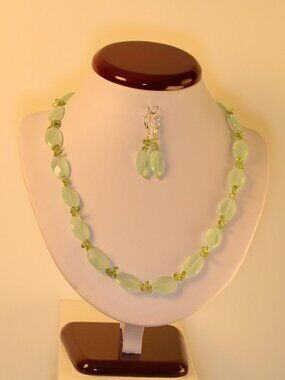 Natural Chalcedony Faceted Oval & Tear Drop Gemston Necklace 18-20 Inches